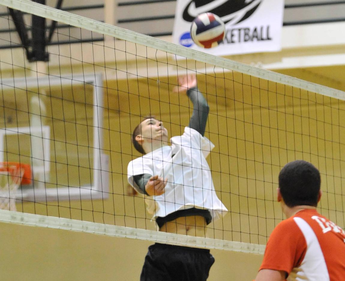 Men&rsquo;s Volleyball Roars Past Lesley University, 3-0