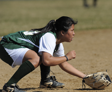 Softball Splits NECC Doubleheader With Newbury