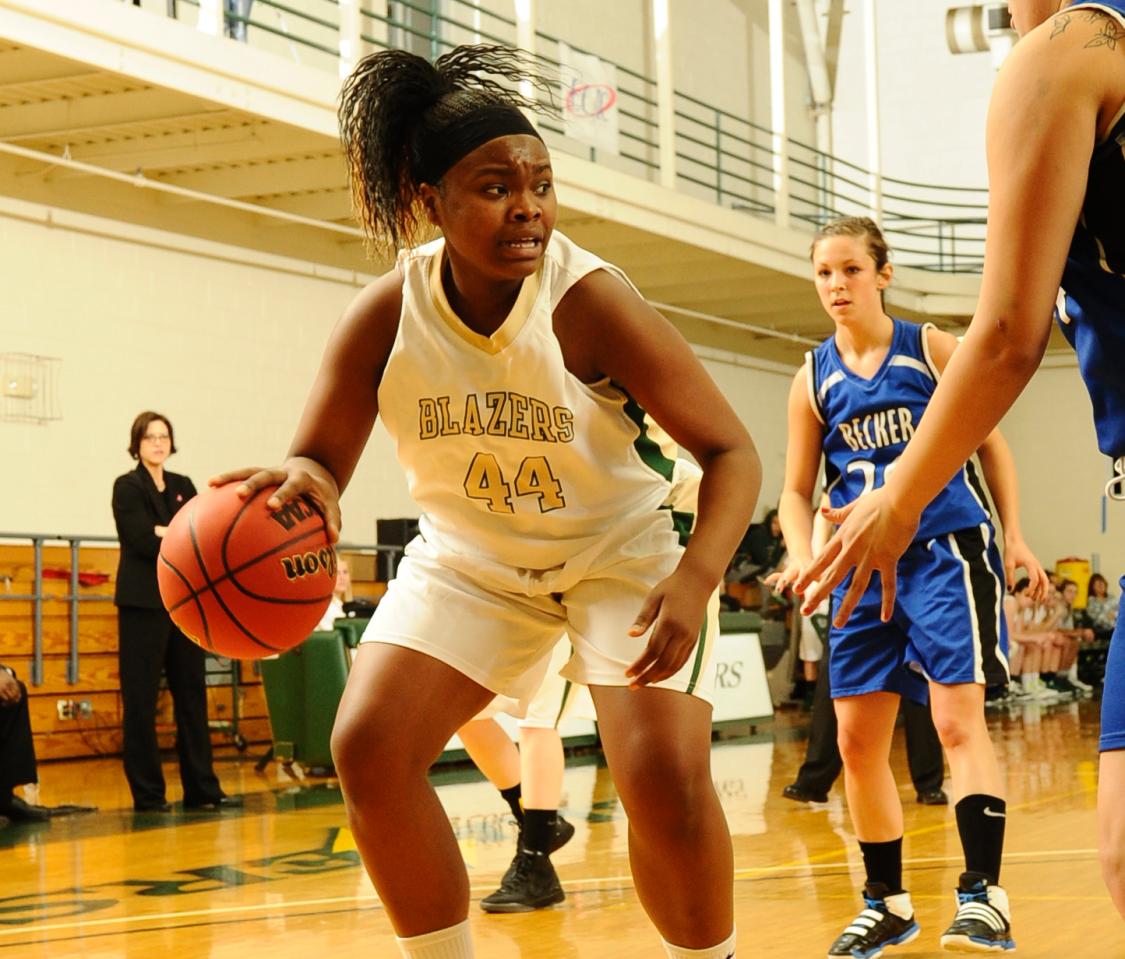 Women&rsquo;s Basketball Powers Past Mitchell College, 56-39