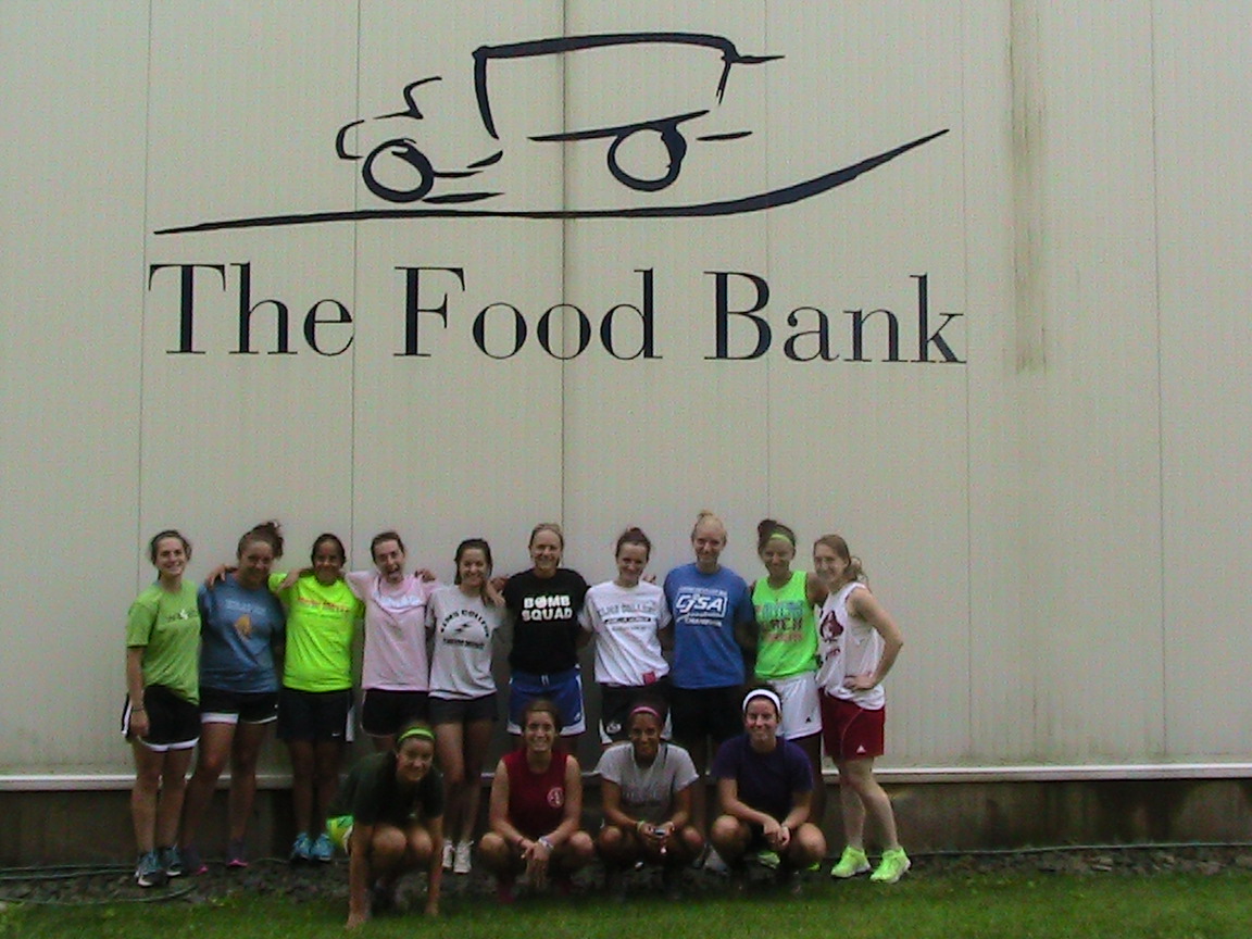 Women&rsquo;s Soccer Kicks Off Season by Giving Back to the Community