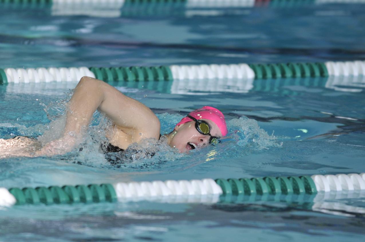 Men&rsquo;s and Women&rsquo;s Swimming Split Against UMass-Dartmouth