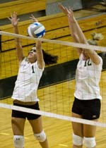 Womens Volleyball Splits Tri-Match At Southern Vermont