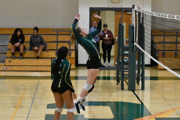 Blazers Drop Pair at Tri-Match in New London, CT