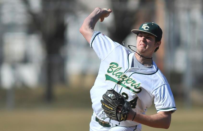 Baseball Sweeps Lesley in Conference Doubleheader
