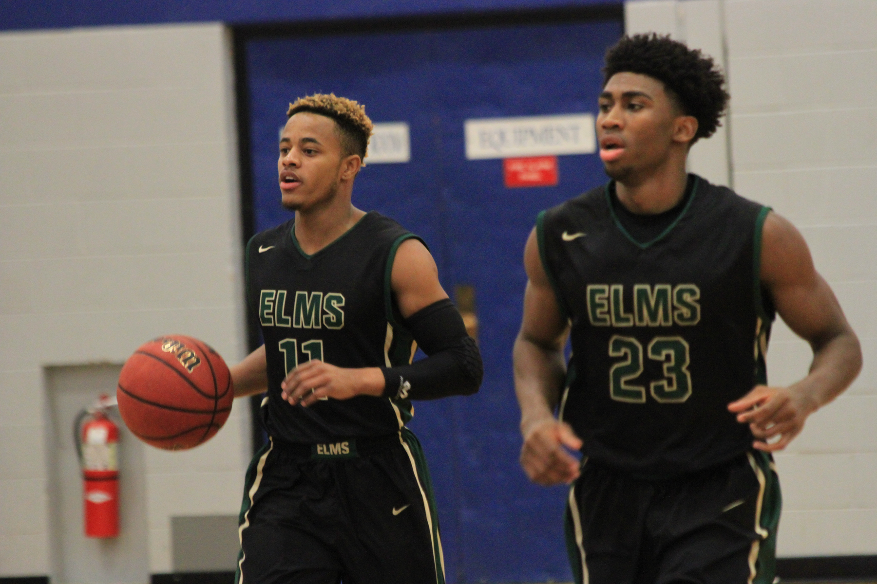 Last Second Layup Lifts Becker Over Men's Basketball