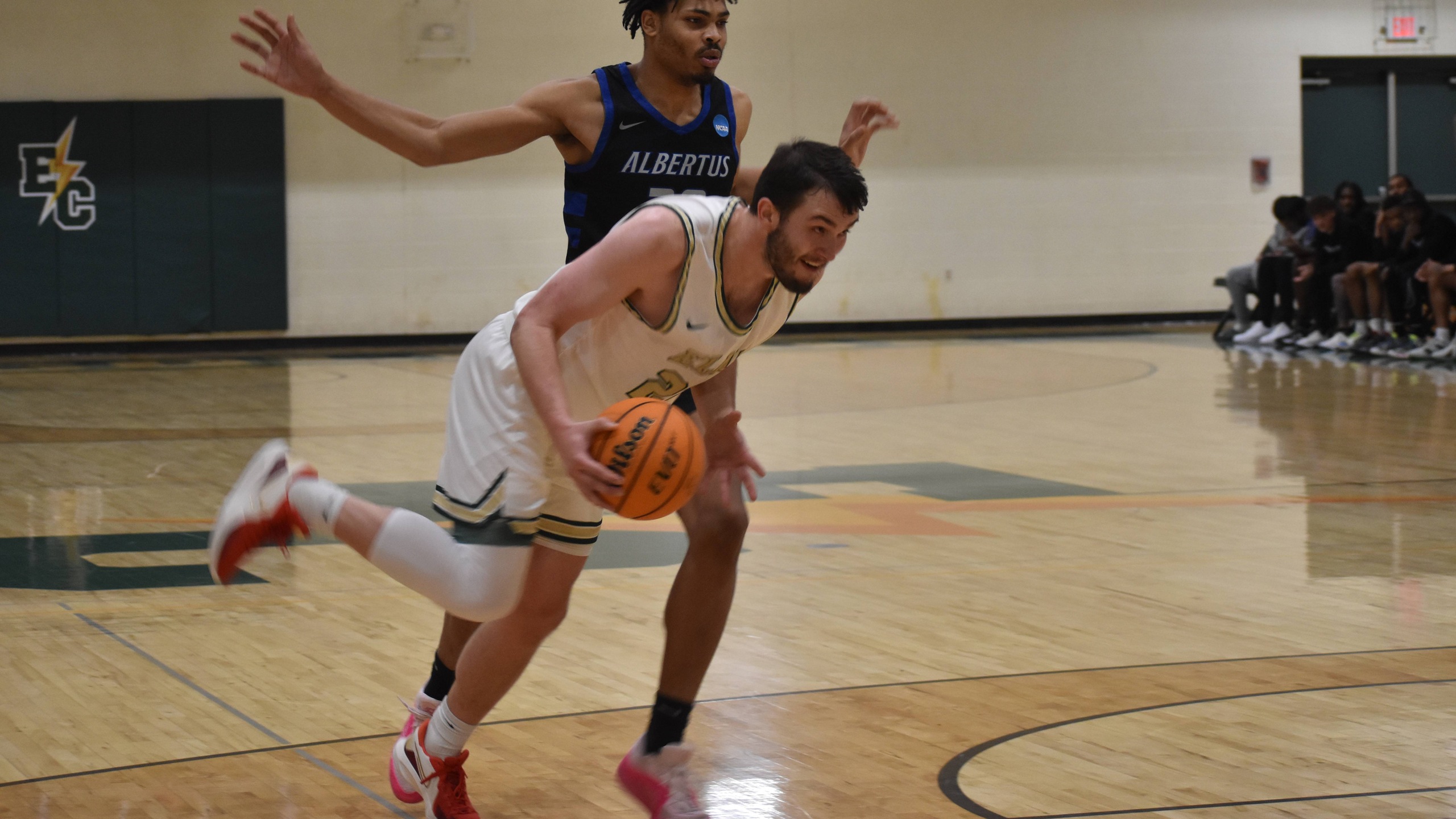 Men's Hoops Takes Down NEC in GNAC Action