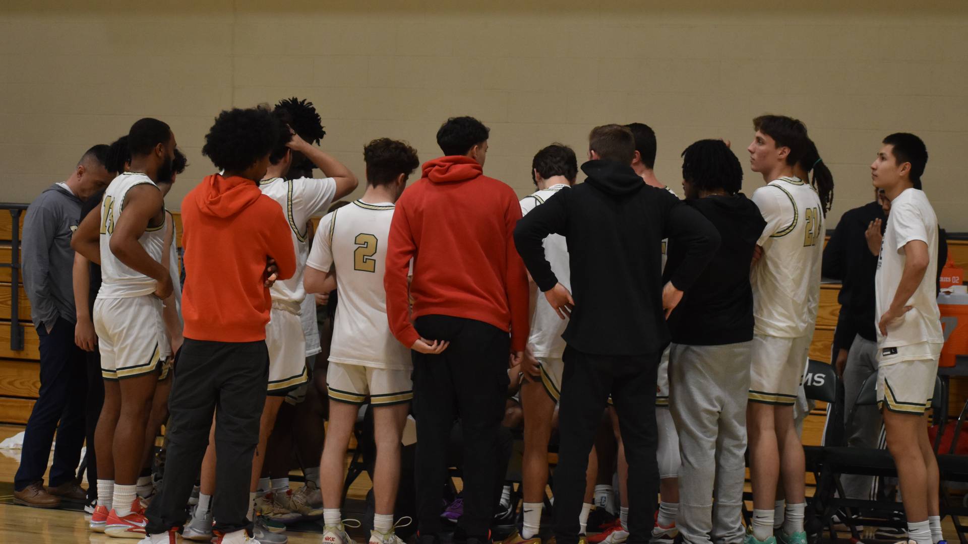 Men's Basketball Loses to Sage in Season Opener