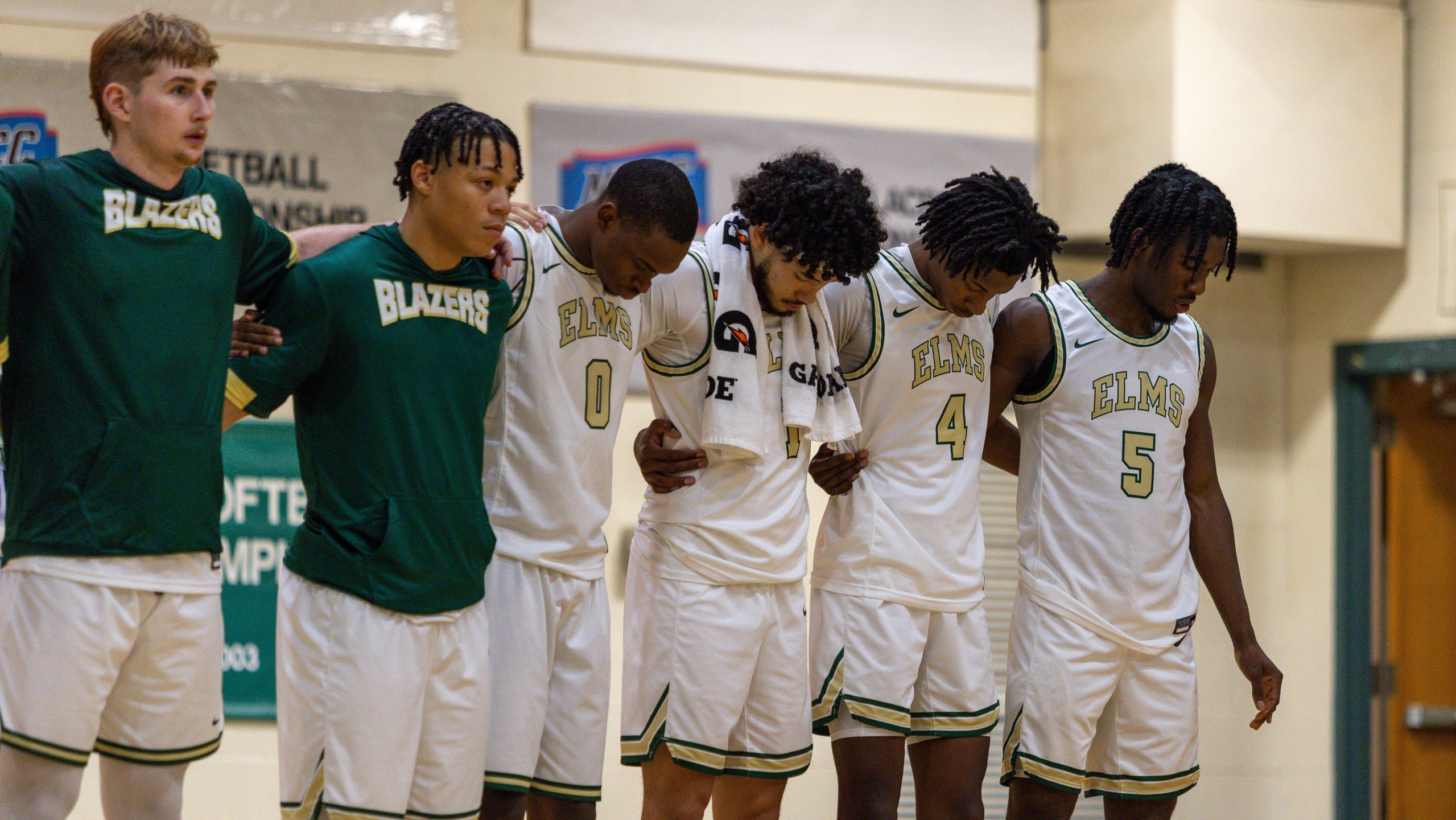 Men's Basketball Lose to Dean in Non-Conference Play