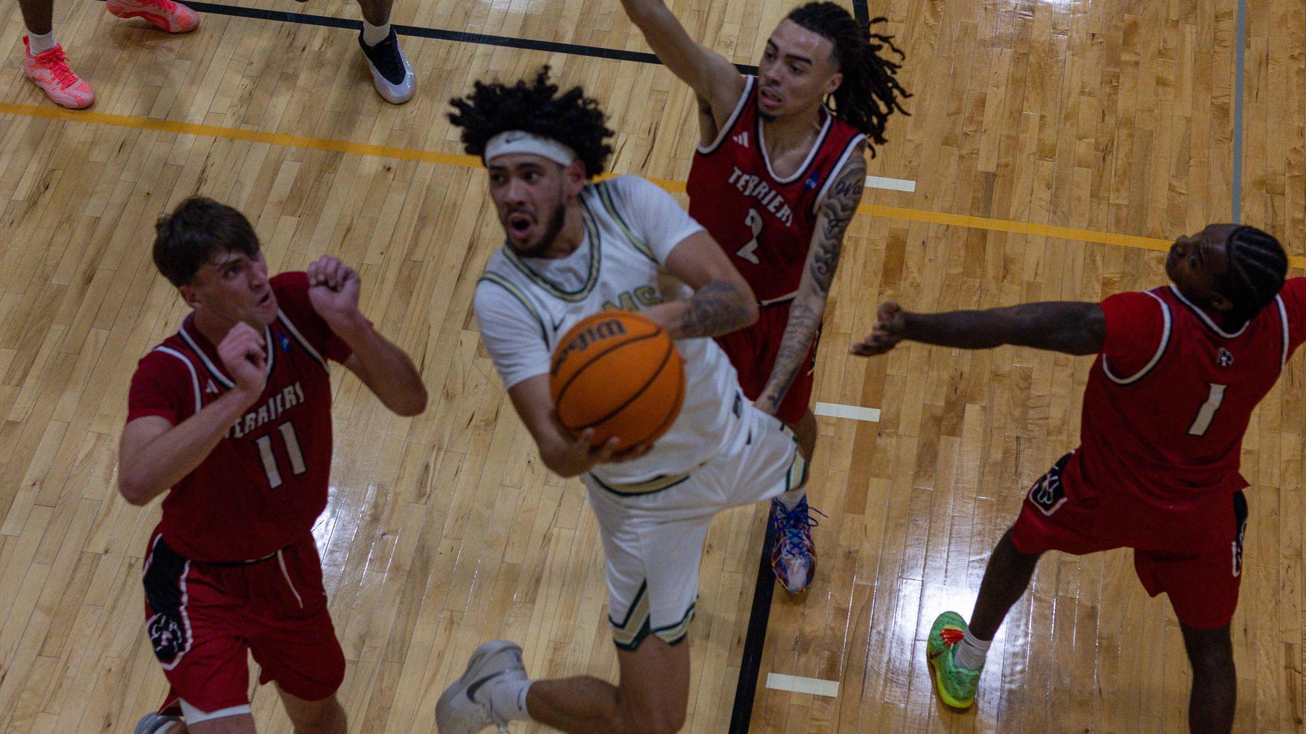 Men's Basketball Picks Up Second-Straight Victory at Lesley