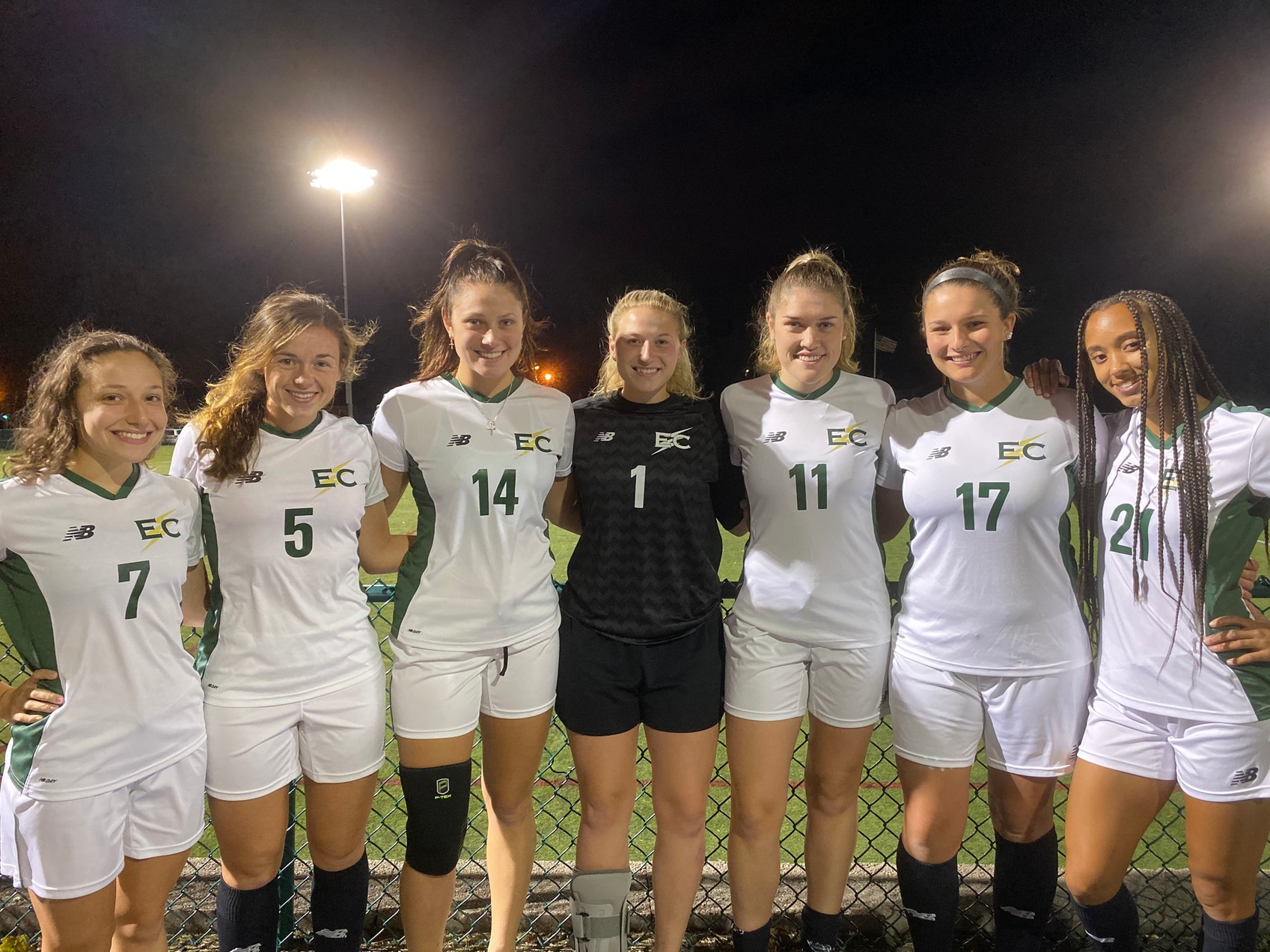 Blazers Sink Mariners On Senior Day