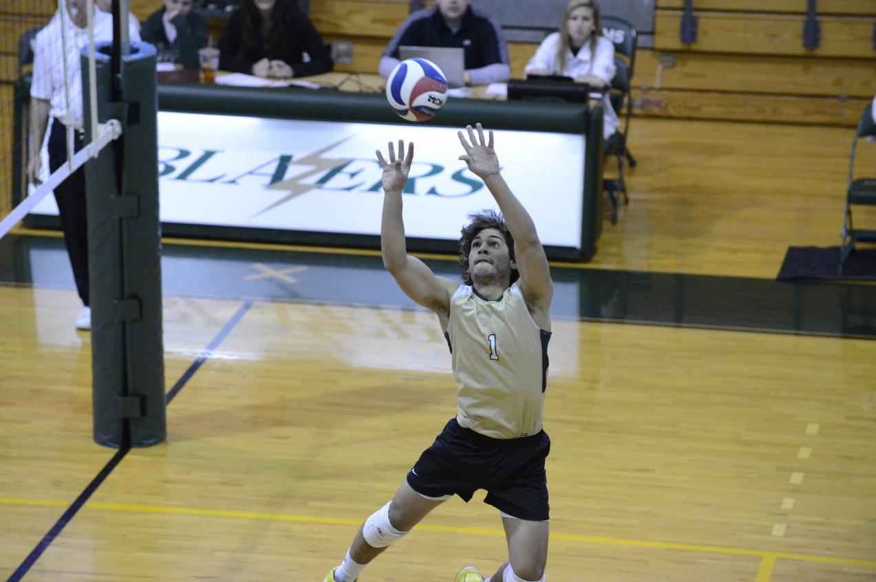 Endicott College Rallies for 3-2 Win over Men&rsquo;s Volleyball