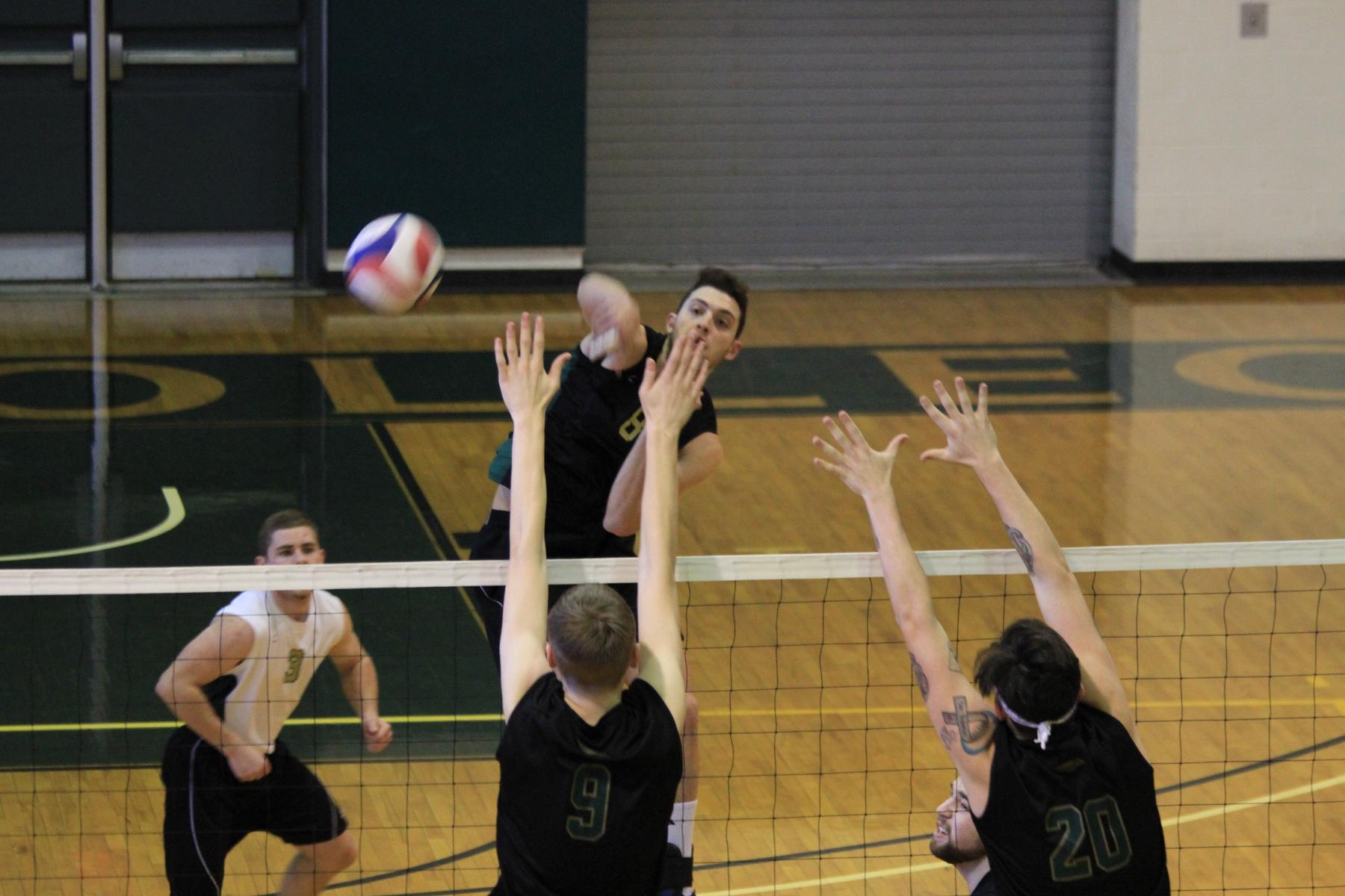 Men's Volleyball Splits Tri-Match