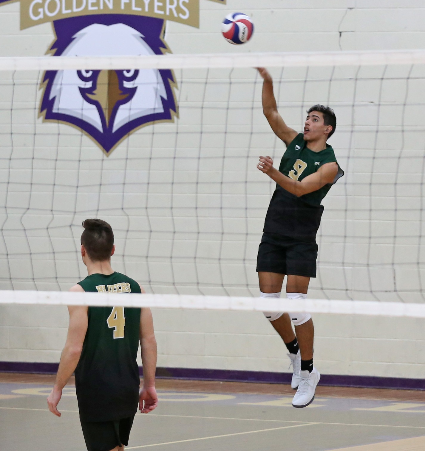 Men&rsquo;s Volleyball Defeats Acradia in Straight Sets