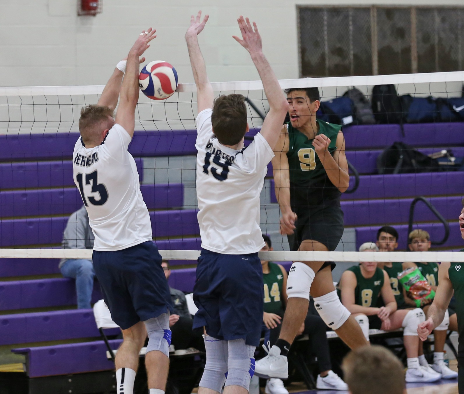 Men&rsquo;s Volleyball Drops Road Match at Lasell