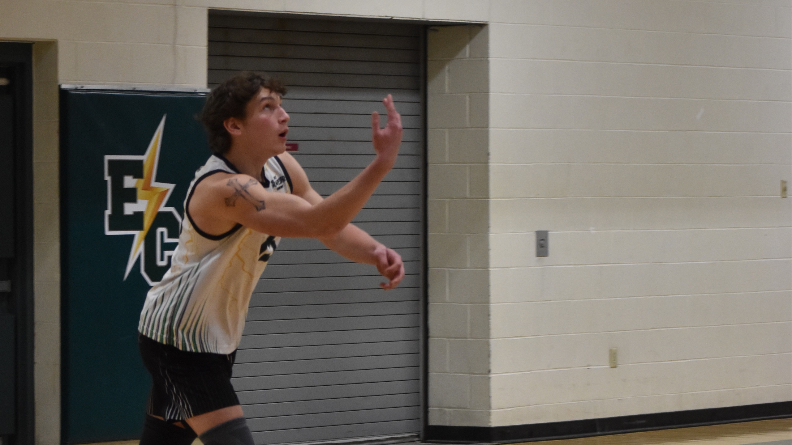 Men's Volleyball Splits Tri-Match Nichols