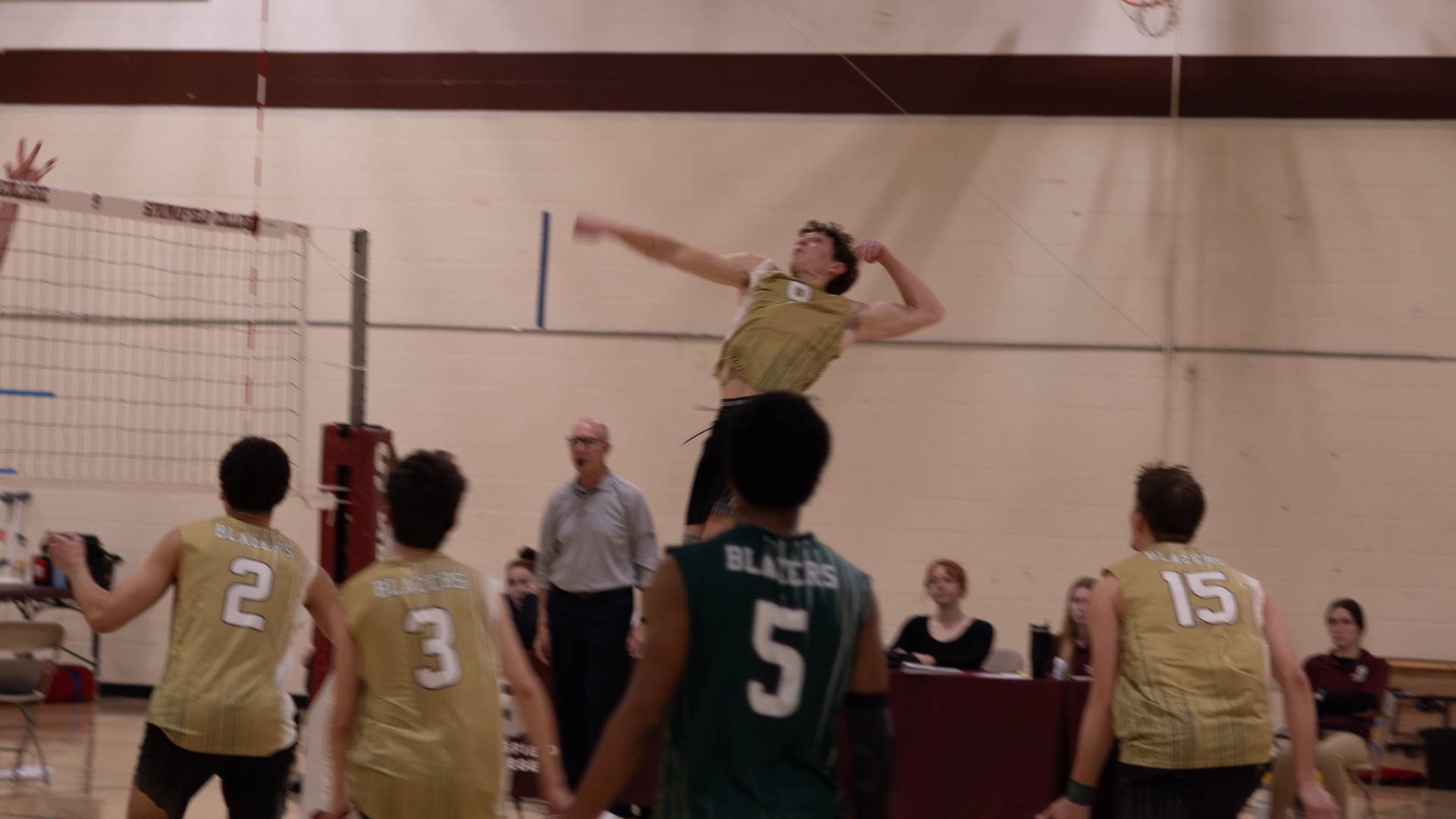 Men's Volleyball Splits Conference Tri-Match at Emerson