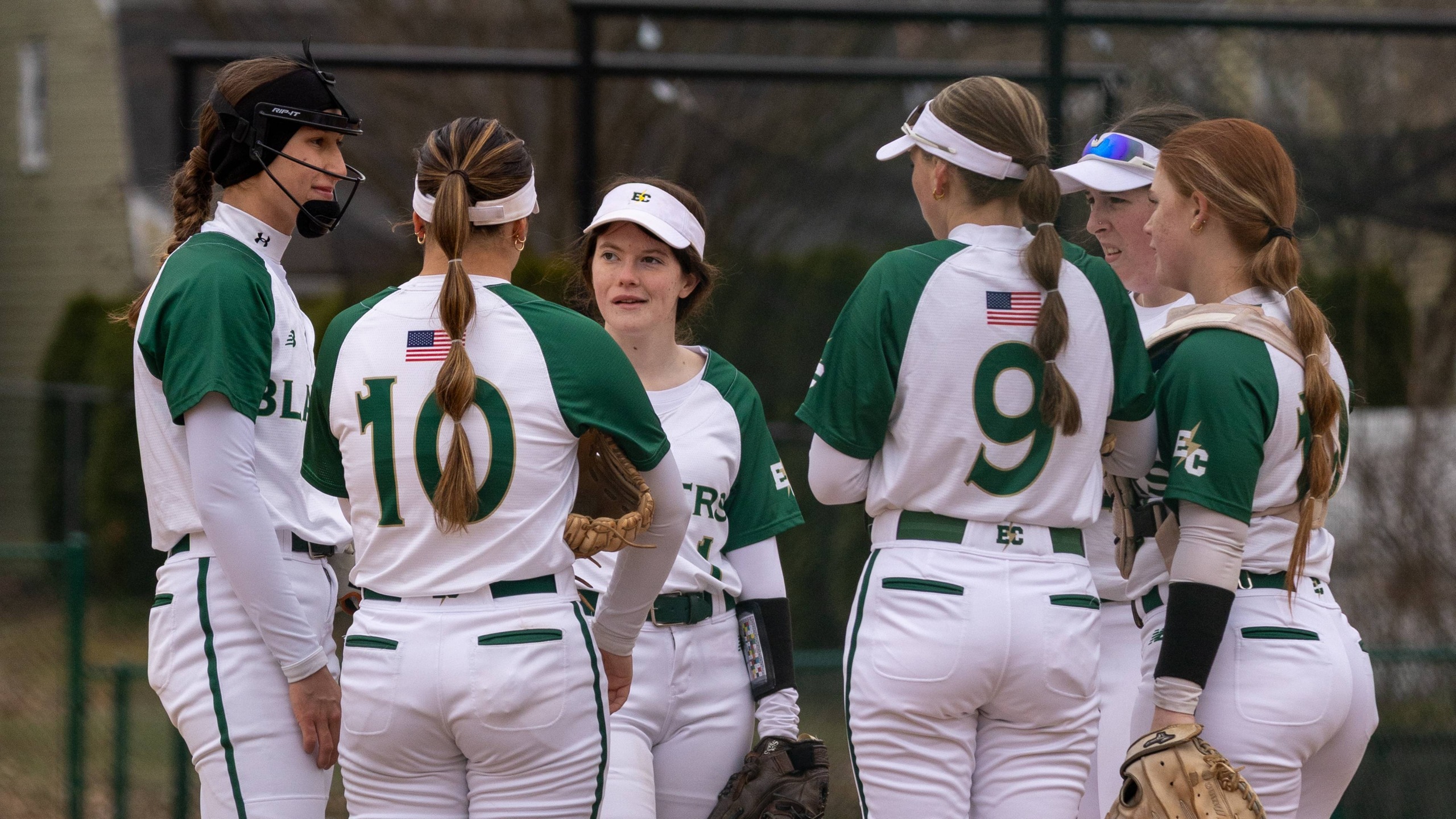 Softball Loses to Emmanuel in Conference Opener