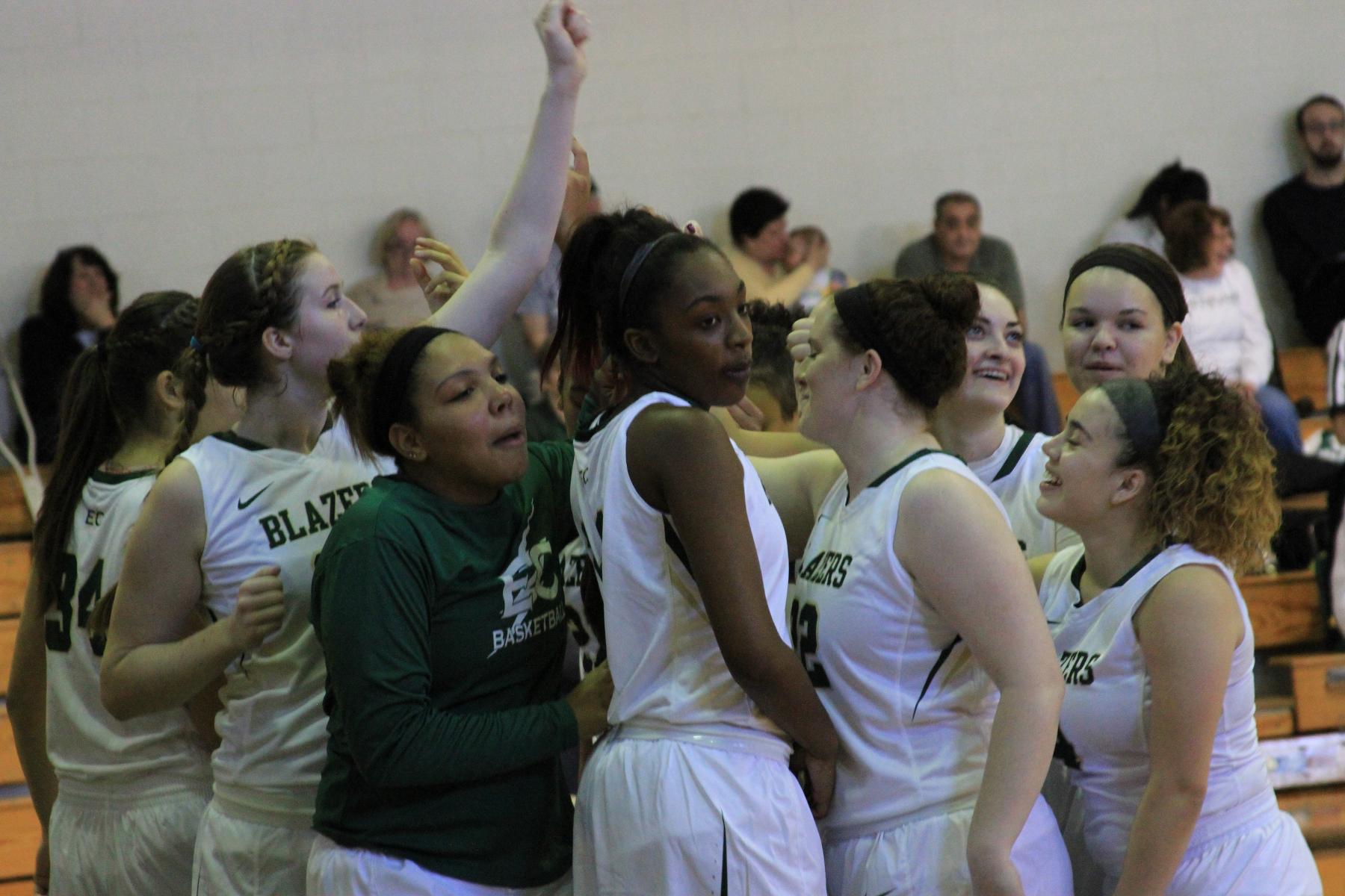 Women's Basketball Claims Fourth Straight Win