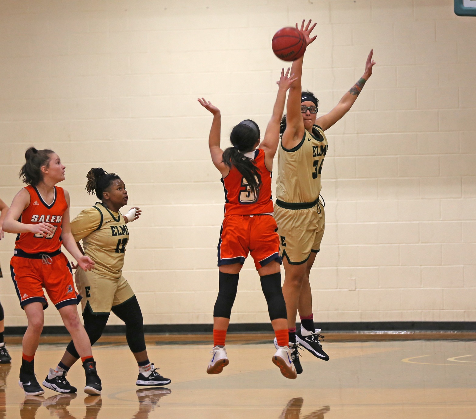 Blazers Handle Lyons On The Road