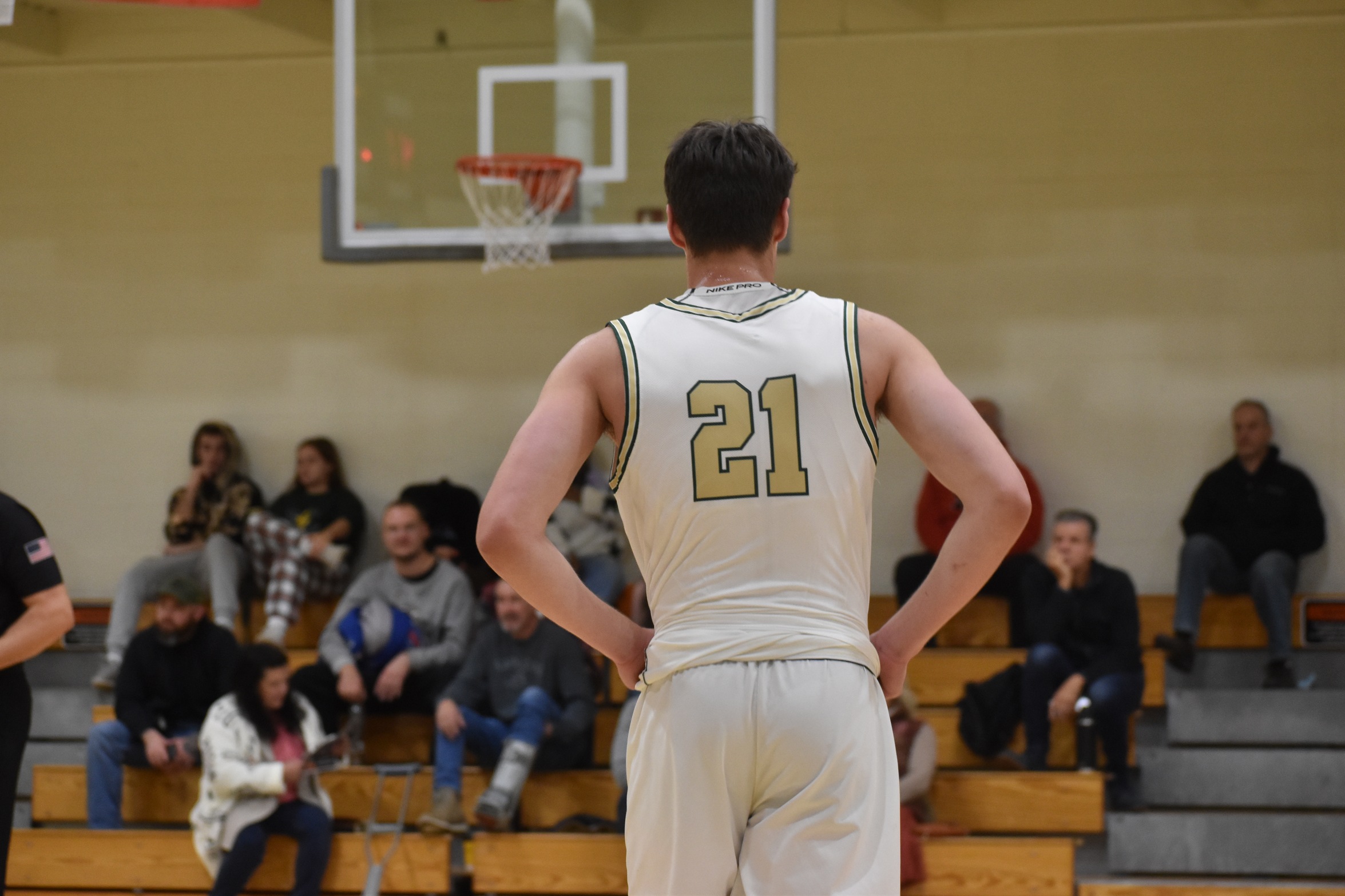 Men's Basketball Topped by Trailblazers