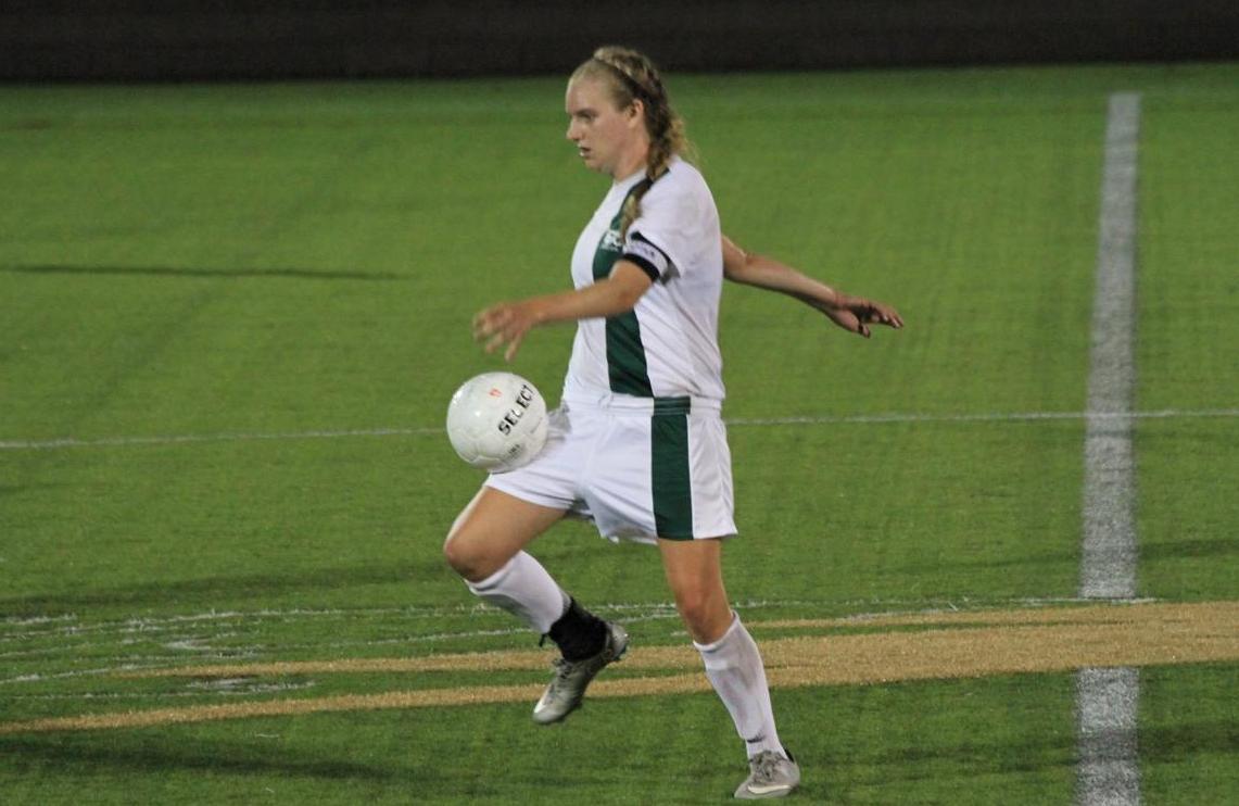 Rossignol Lifts Blazers Past Smith College