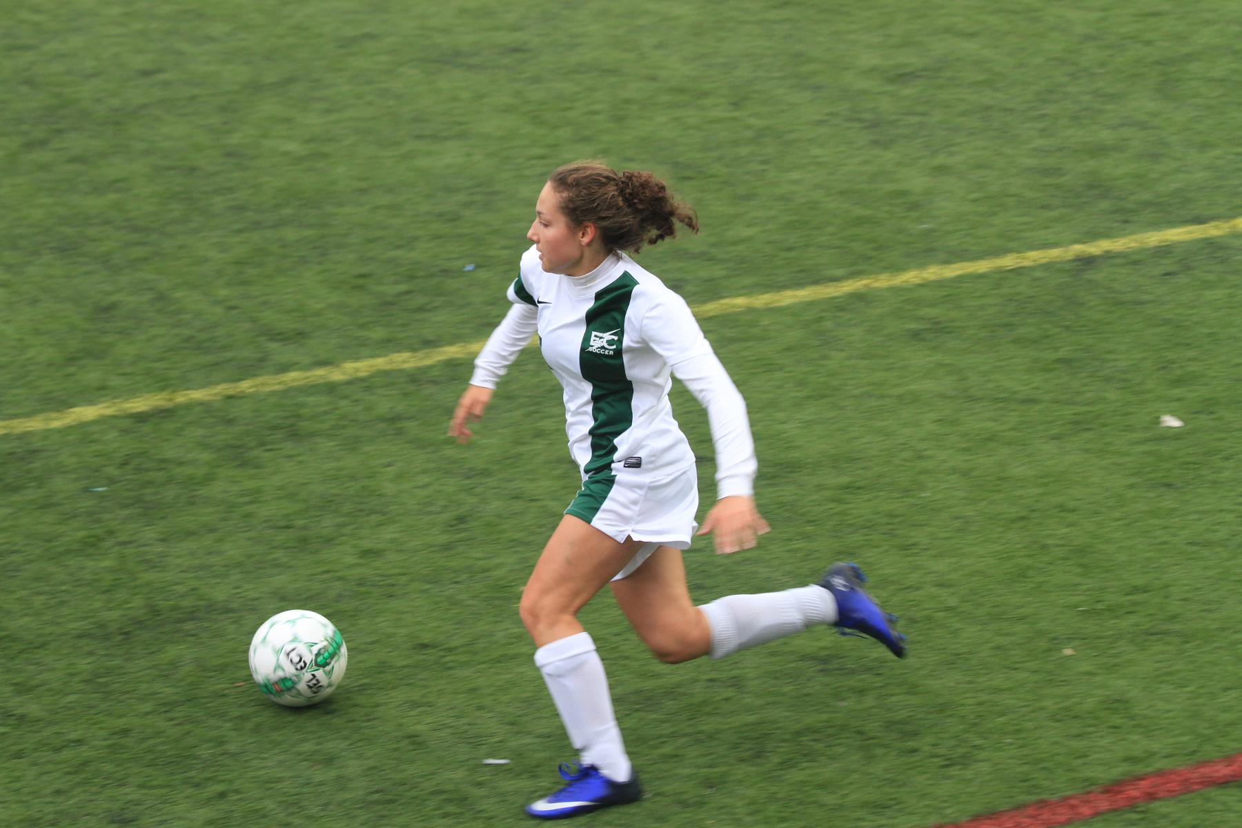 Women's Soccer Cruises Past Wheelock