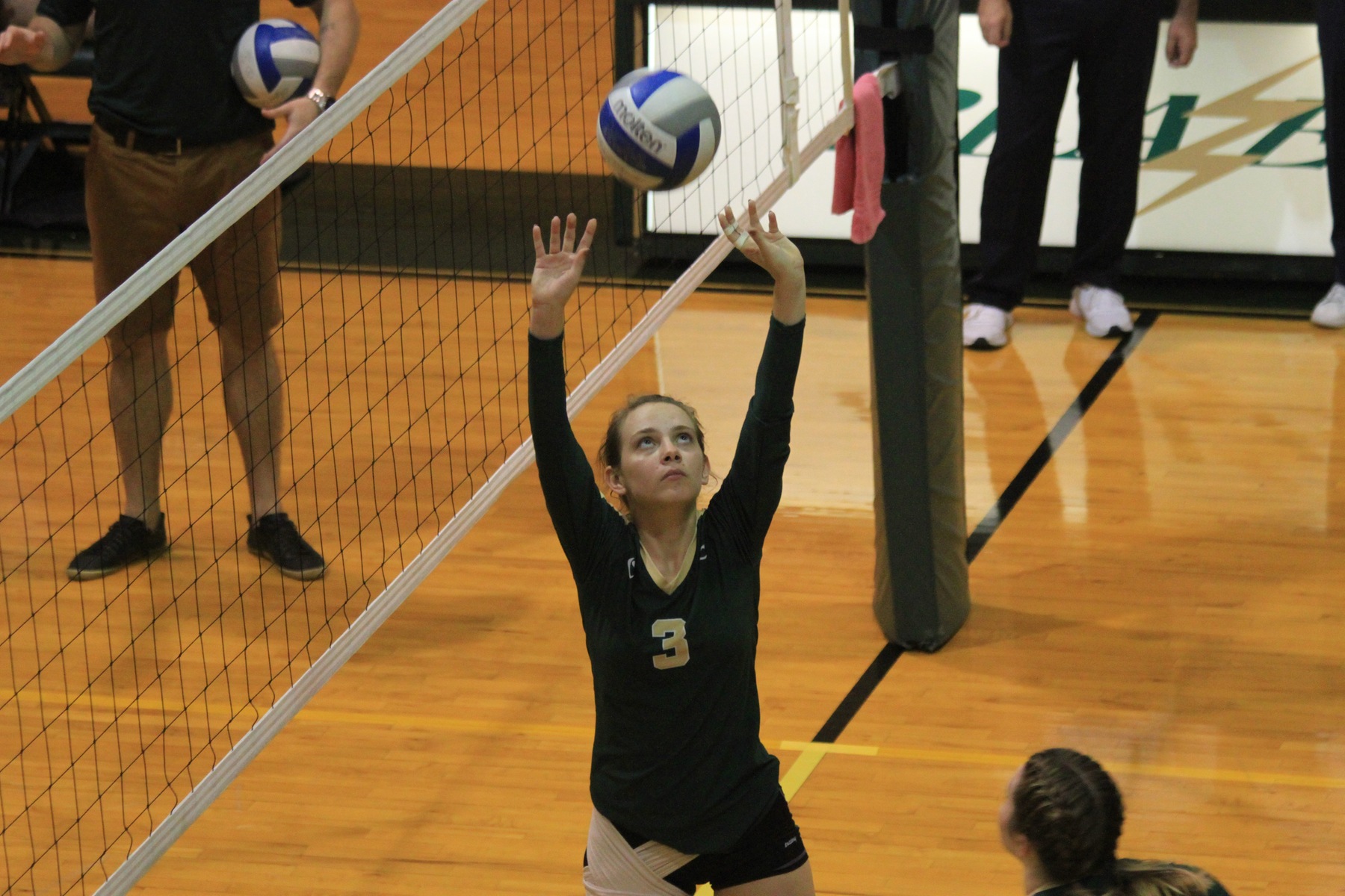 Women&rsquo;s Volleyball Dominates On The Road At Albertus Magnus